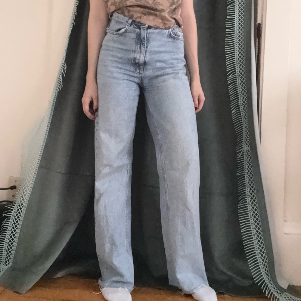 Zara High-Waisted Light Blue Jeans sz 2